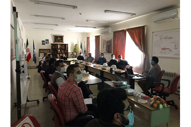کارگاه آموزشی مهندسی سطح برای مجموعه صنعتی چادرملو برگزار شد