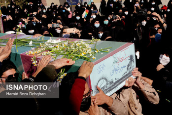 خاکسپاری شهید گمنام در دانشگاه علم و هنر جهاددانشگاهی یزد