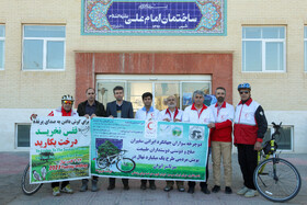 غرس نهال توسط دوچرخه‌سوار سفیر صلح و دوستی بین ملت‌ها در سازمان جهاددانشگاهی استان یزد