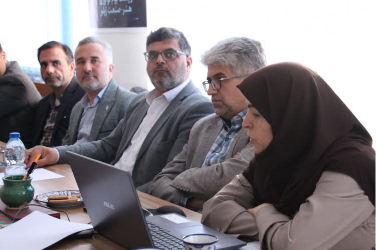 تصویب برنامه‌های عملیاتی سال ۱۴۰۵ خوشه زیلو/تأکید رئیس جهاددانشگاهی یزد بر نقش محوری «خانه زیلو» در توسعه این هنر صنعت